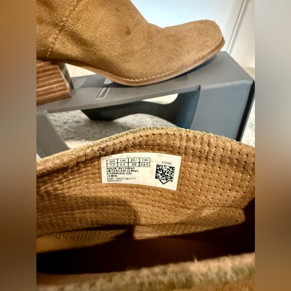 TOMS Tan suede ankle boots with tassels #ankleboots #suedeshoes - Picture 7 of 7